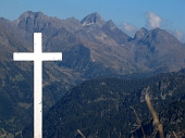 22 Piccola croce in ferro sul...